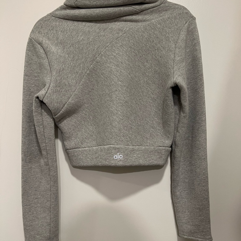 Alo Cropped Pullover